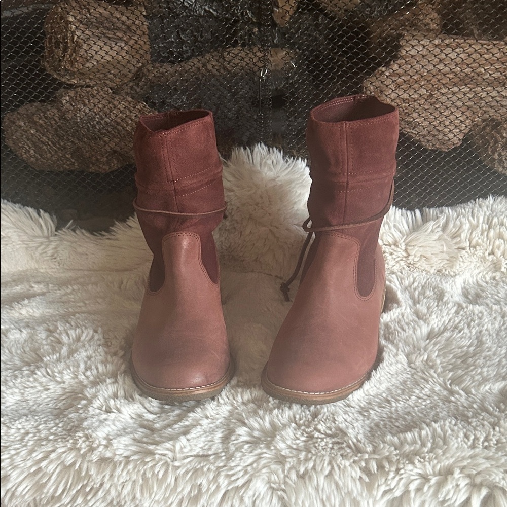 Sperry Women's Burgundy Ankle Booties